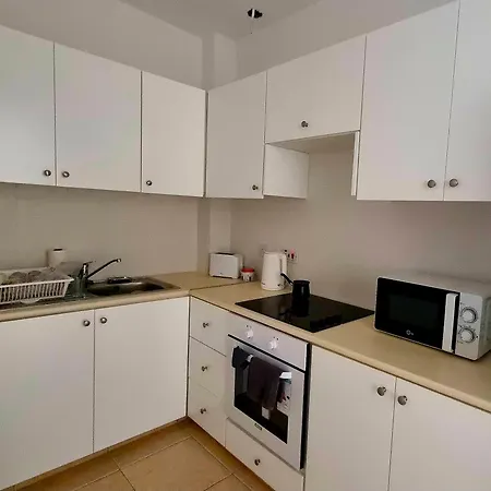 Melania Modern With Pool Near Coral Bay, Pafos Appartement