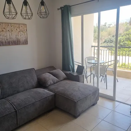 Daire Melania Modern With Pool Near Coral Bay, Pafos Peyia