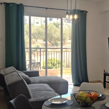 Apartment Melania Modern With Pool Near Coral Bay, Pafos