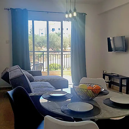 Apartment Melania Modern With Pool Near Coral Bay, Pafos Peyia