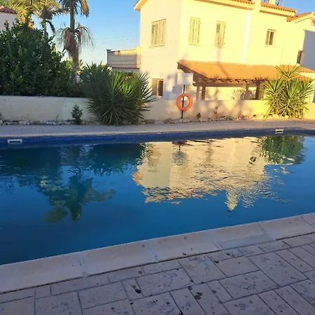 Melania Modern With Pool Near Coral Bay, Pafos Appartement