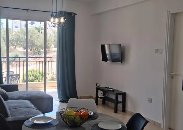 Melania Modern With Pool Near Coral Bay, Pafos *