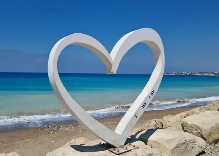 Melania Modern With Pool Near Coral Bay, Pafos Appartement