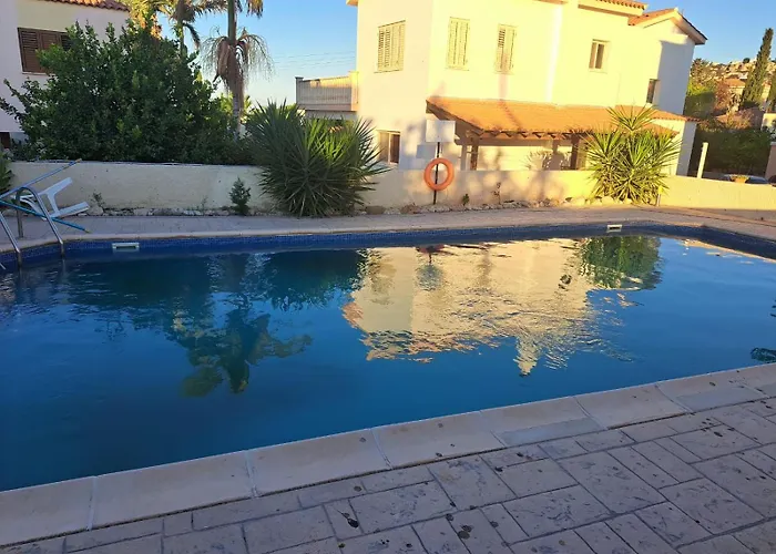 Melania Modern With Pool Near Coral Bay, Pafos Appartement