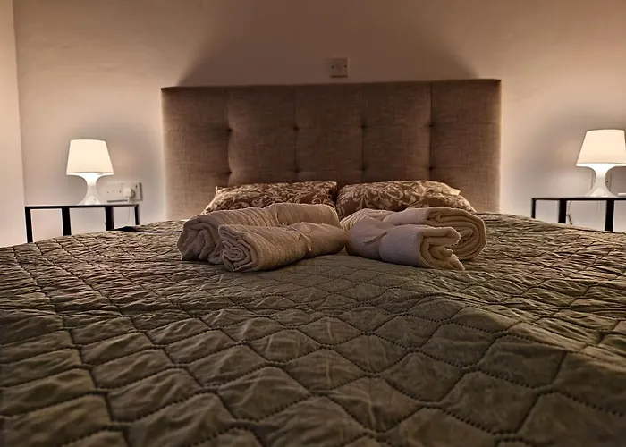 Melania Modern With Pool Near Coral Bay, Pafos Appartement *